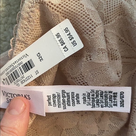 Victoria’s secret size 32G NWT body by Victoria - Picture 4 of 5